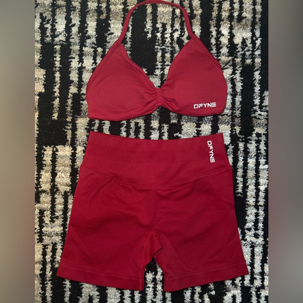Dfyne red workout set